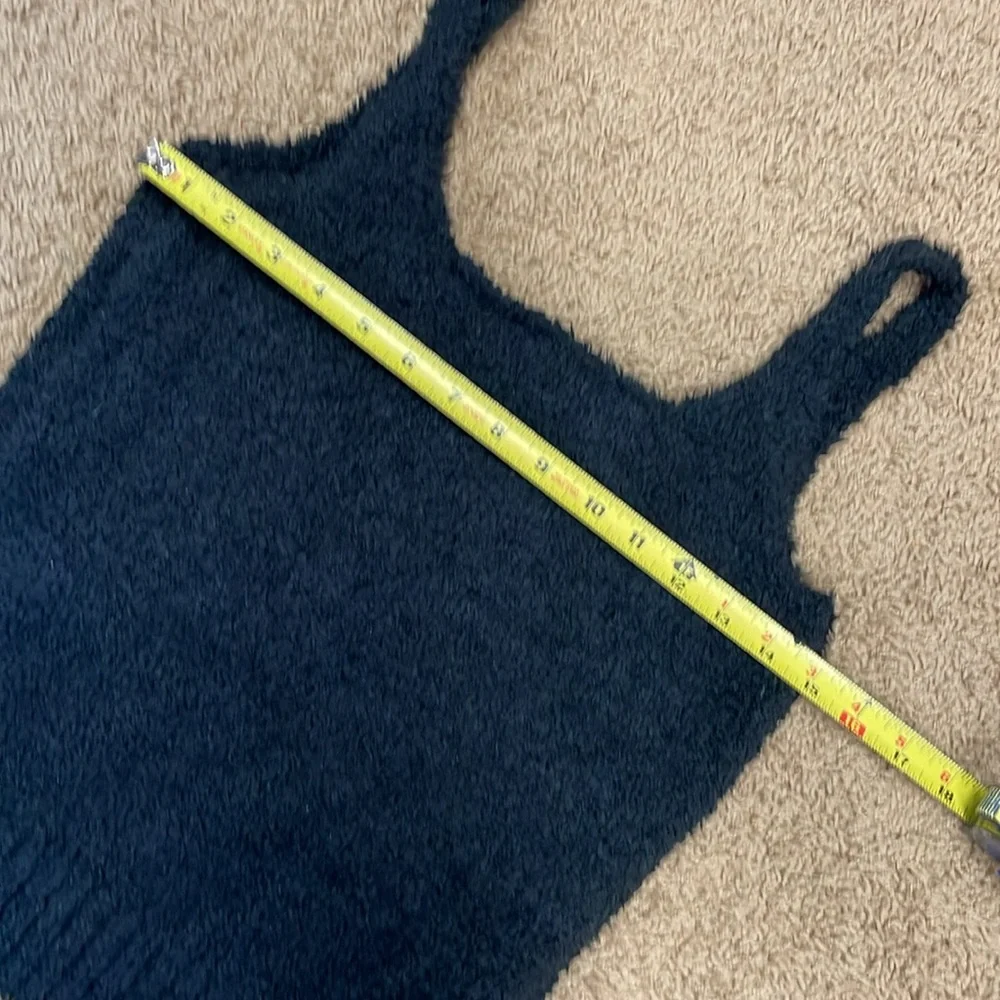 SKIMS Cozy Fuzzy Tank and Shorts Set - Picture 6 of 7